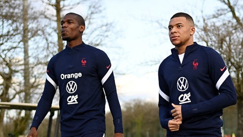 Paul Pogba y Kylian Mbappé | Foto: AFP