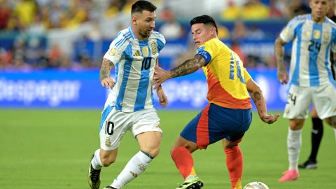 Lionel Messi y James Rodríguez | Foto: AFP