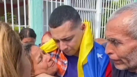 Maikel Olivera, uno de los venezolanos que llegaron deportados a su país desde El Salvador - Foto: X