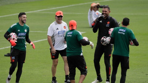 Arqueros de la selecicón Colombia en entrenamiento - Foto: EFE