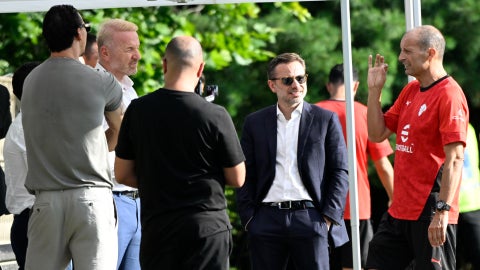 Directivos y staff técnico del AC Milan - Foto: EFE