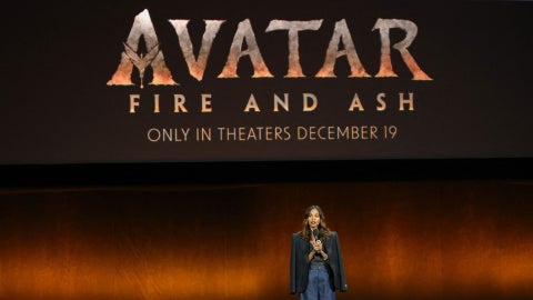 Zoe Saldaña promociona 'Avatar Fire and Ash' - Foto AFP