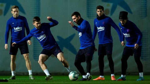 Carles Pérez en el Barcelona con Lionel Messi / FOTO: EFE