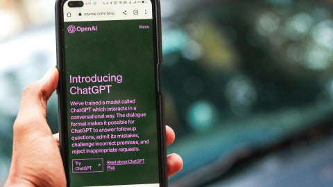 Advertencia a las conversaciones con ChatGPT - Foto: referencia Canva