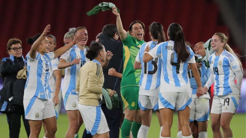 Jugadoras de selección argentina celebrando tercer puesto en la Copa América Femenina - Foto EFE