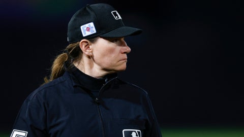 Árbitra de la MLB, Jen Pawol | Foto: AFP