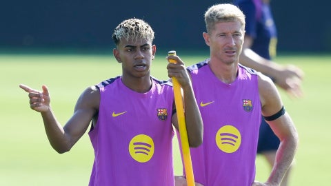 Lamine Yamal y Robert Lewandowski | Foto: EFE