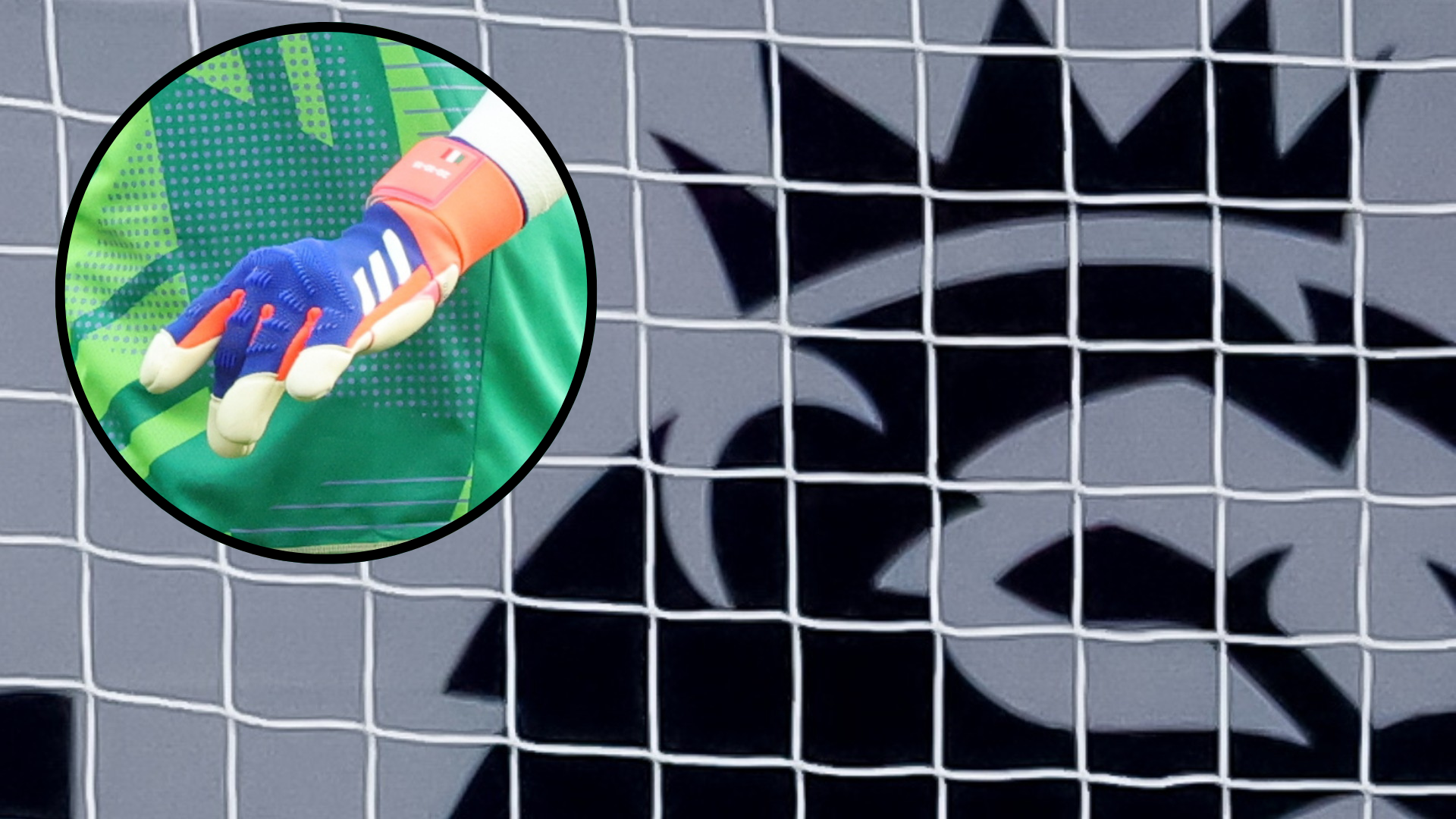 Guante de portero / Logo de la Premier League - Fotos: EFE