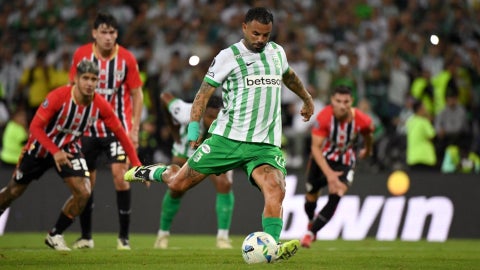 El mediocampista colombiano Edwin Cardona. (AFP)