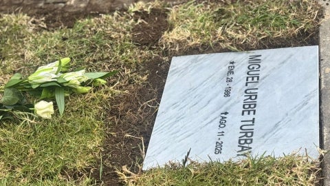 Lápida de Miguel Uribe Turbay. (Foto: Noticias RCN)