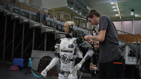 El humanoide mide aproximadamente 1,5 metros | Foto Canva