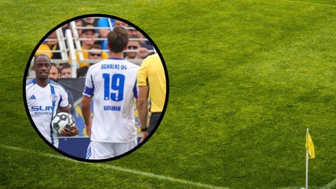 Christopher Antwi-Adjei, jugador del FC Schalke 04 / Cancha de fútbol - Fotos: X / Pexels