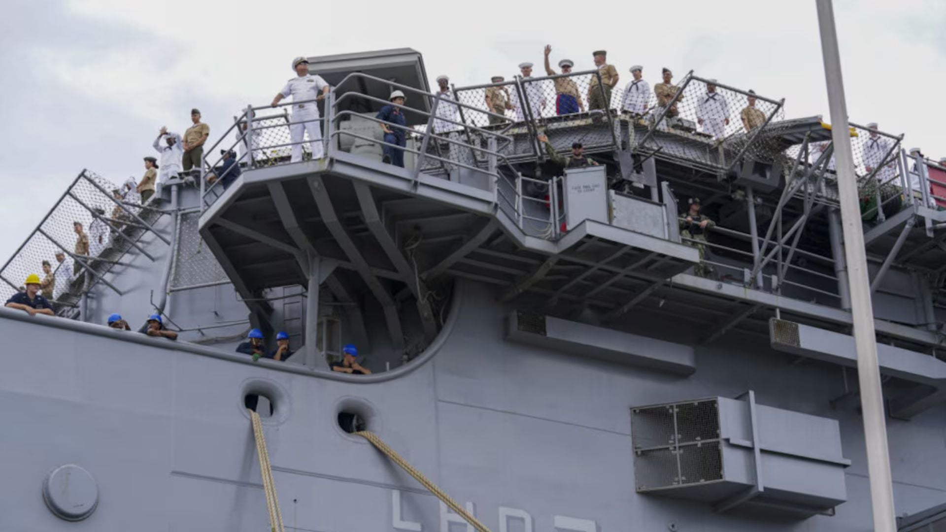 El SS Iwo Jima a su salida de la Estación Naval de Norfolk - Foto Navy Petty Officer 1st Class Clay Whaley