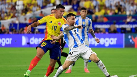 James Rodríguez y Messi | Foto: AFP