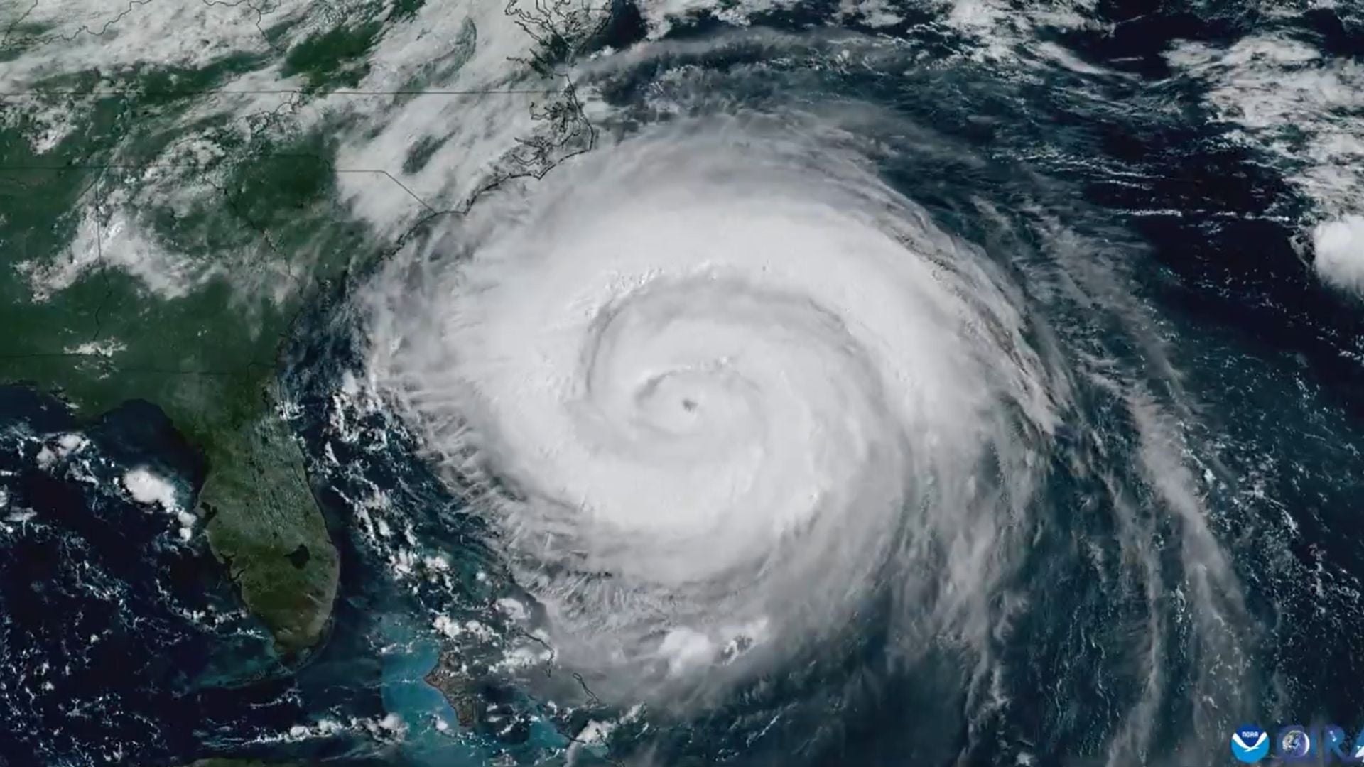 Se espera que Erin se mantenga en altamar, pero sus efectos se sentirán en la costa este de Estados Unidos - Foto NOAA