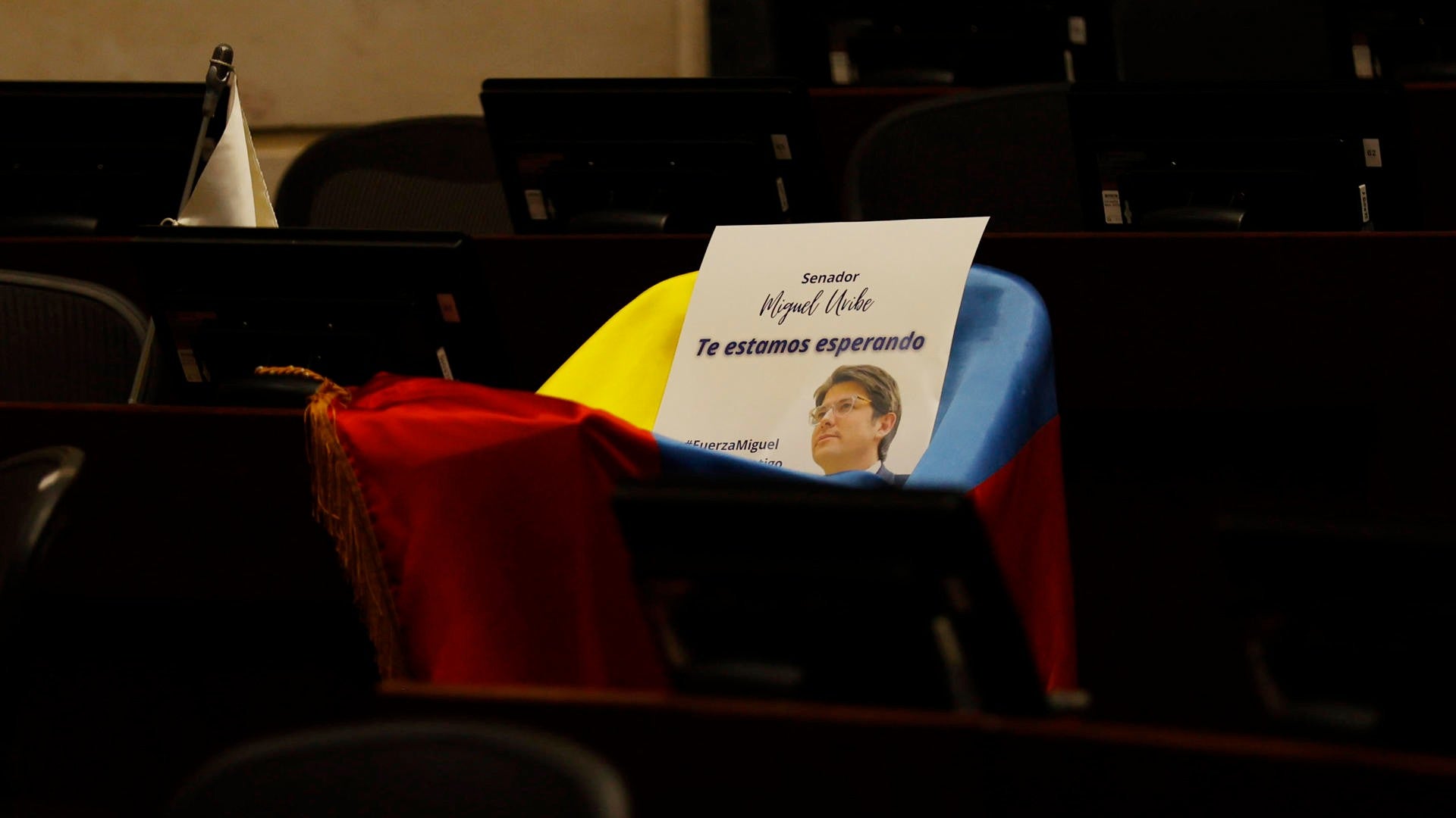 Curul en el Senado de Colombia de Miguel Uribe Turbay, precandidato asesinado - Foto: EFE Curul en el Senado de Colombia de Miguel Uribe Turbay, precandidato asesinado - Foto: EFE