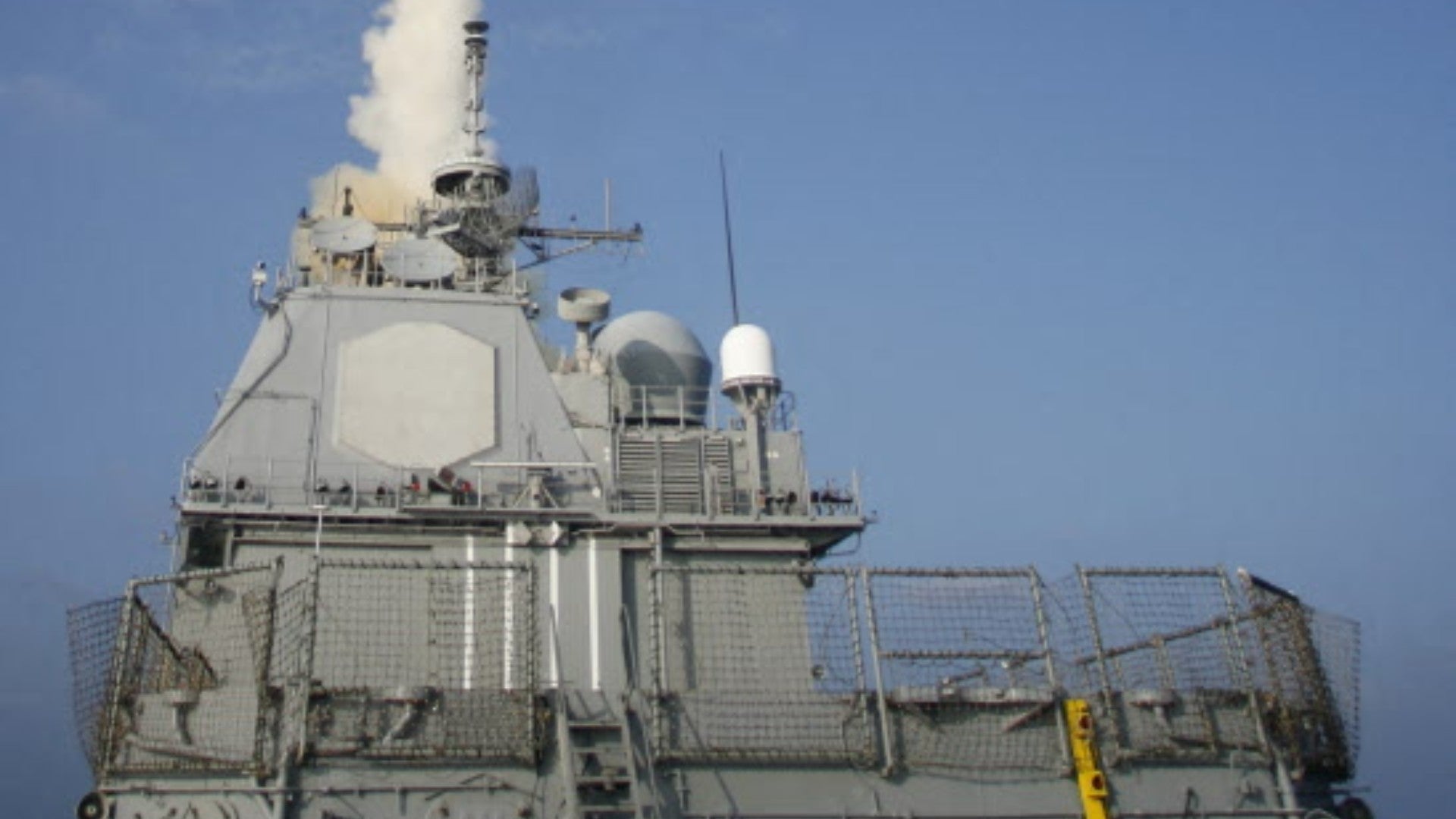 El USS Lake Erie, un crucero con misiles guiados. (AFP)