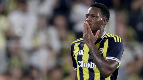 Directivo del Fenerbahce cuestiona rendimiento de Jhon Durán - Foto: EFE