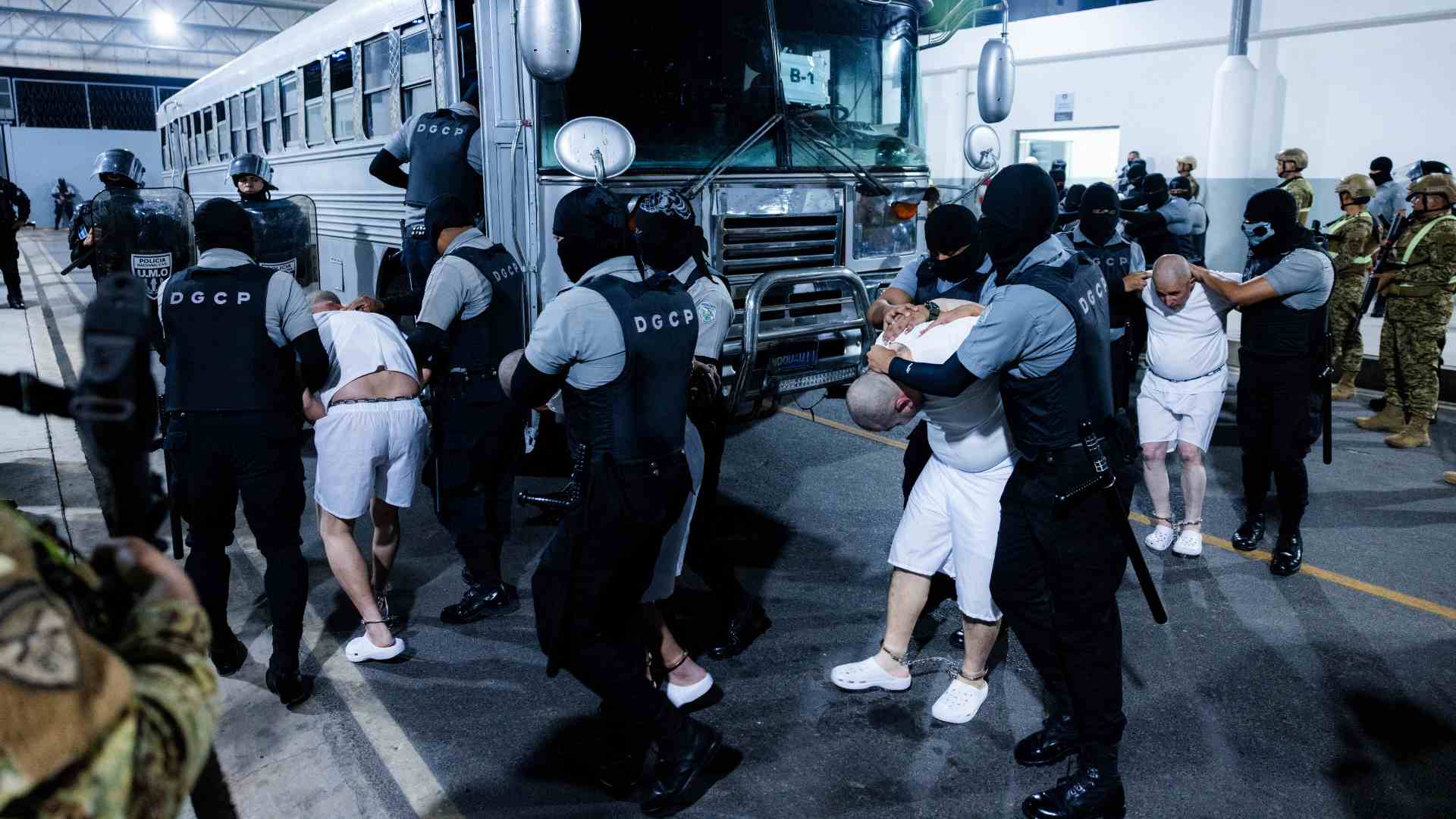 Arrestos en El Salvador - AFP