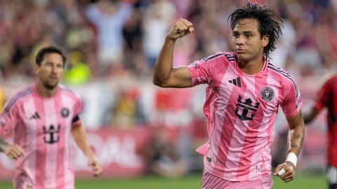 Lionel Messi y Telasco Segovia, futbolistas - Foto: EFE