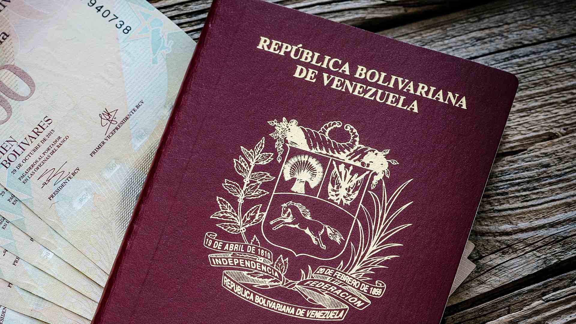Pasaporte venezolano - Canva