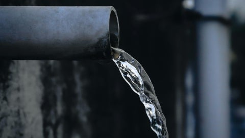 Chorro de agua - Foto de referencia: Pexels