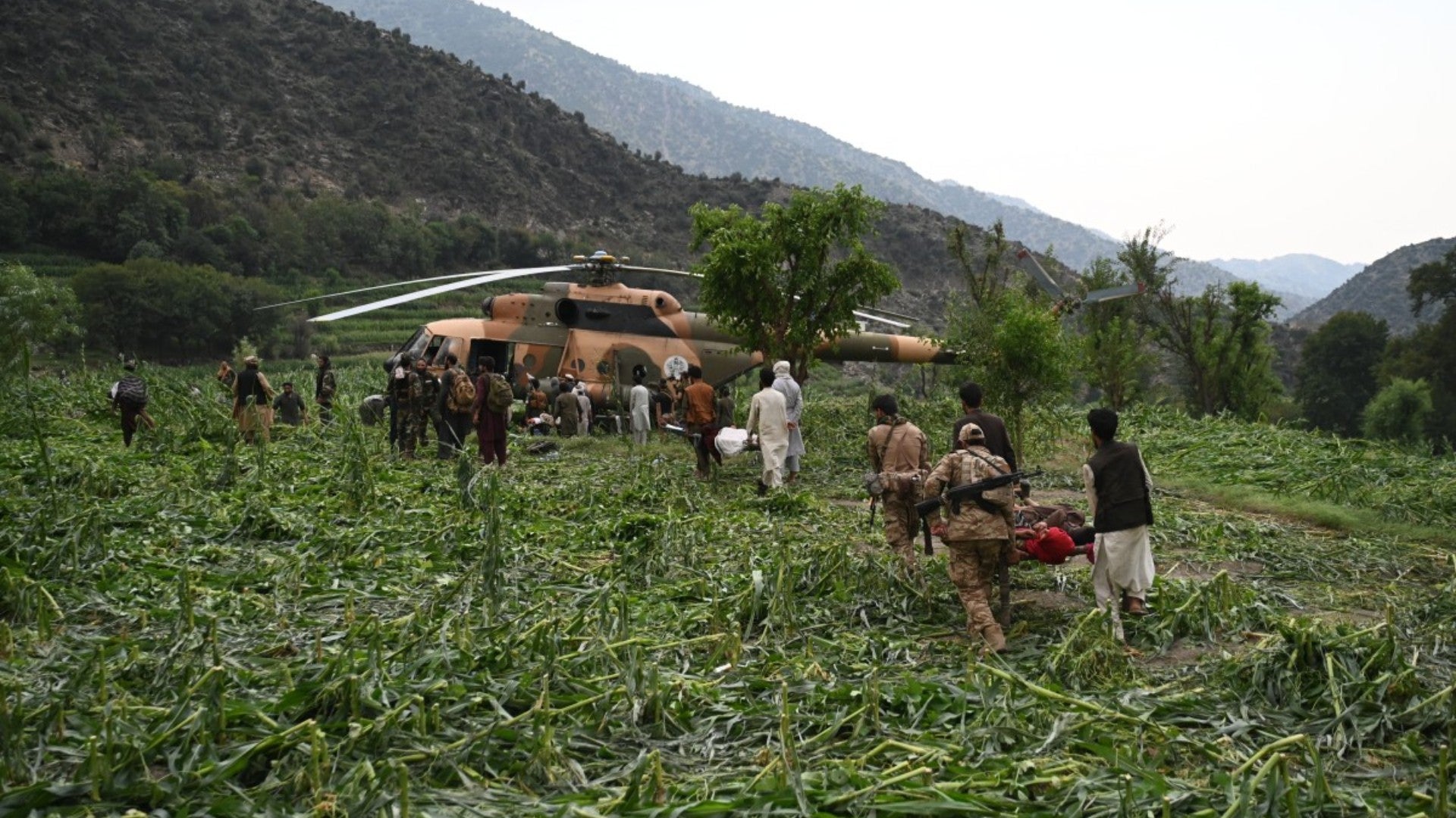 Actividades de rescate en Afganistán tras sismo. (AFP)