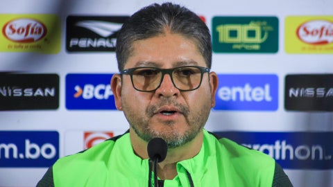 Técnico de Bolivia, Óscar Villegas, palpita el juego ante Colombia - Foto: EFE