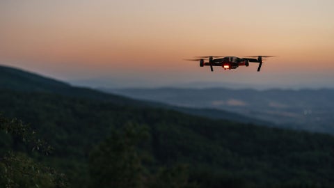 Dron Volando - Foto: Canva