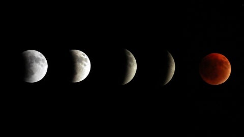 Un eclipse total de Luna sorprendió a millones de personas este domingo 7 de septiembre - Foto EFE