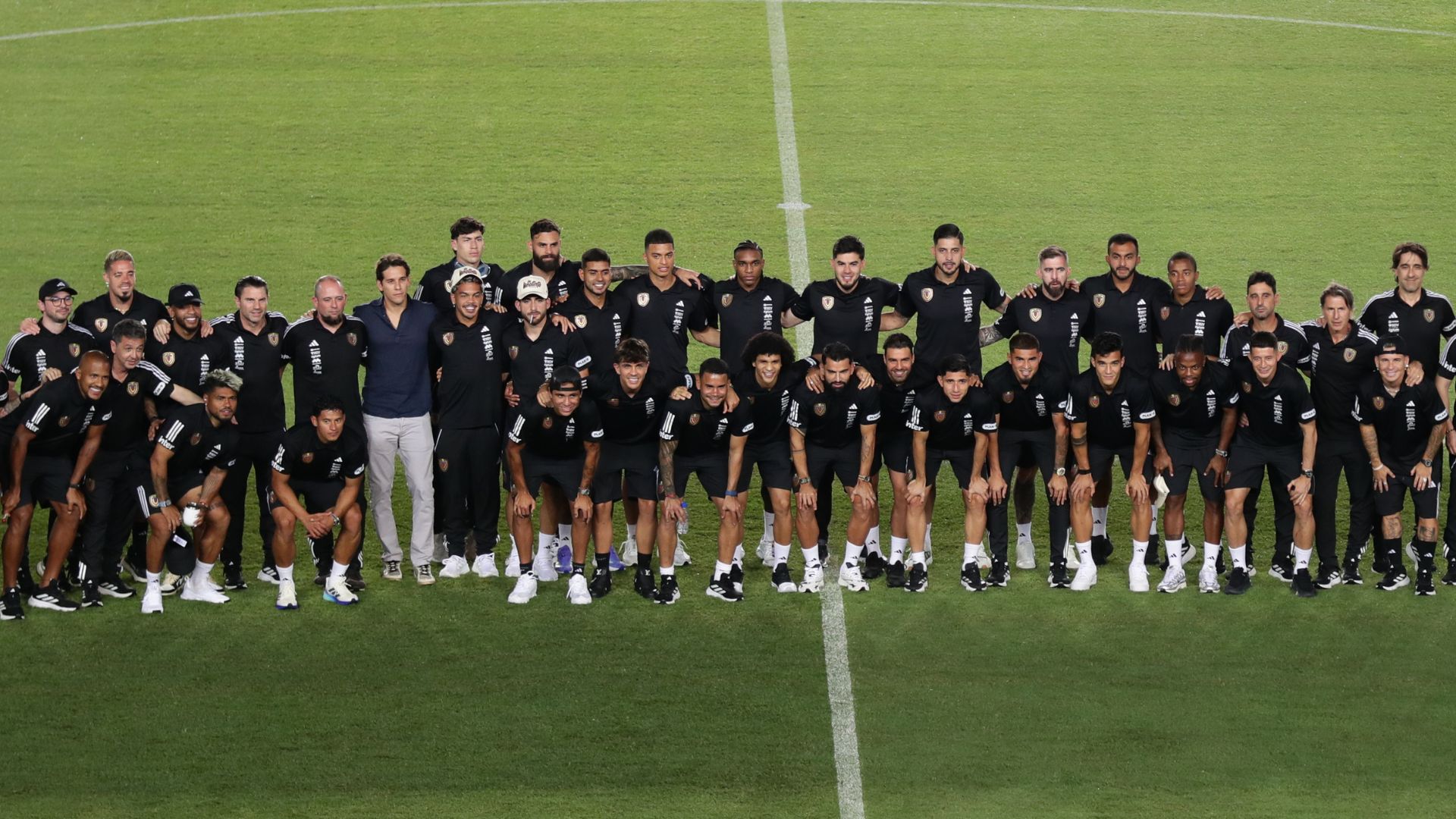 Selección venezolana durante reconocimiento de campo en Maturín previo al juego ante Colombia - Foto EFE
