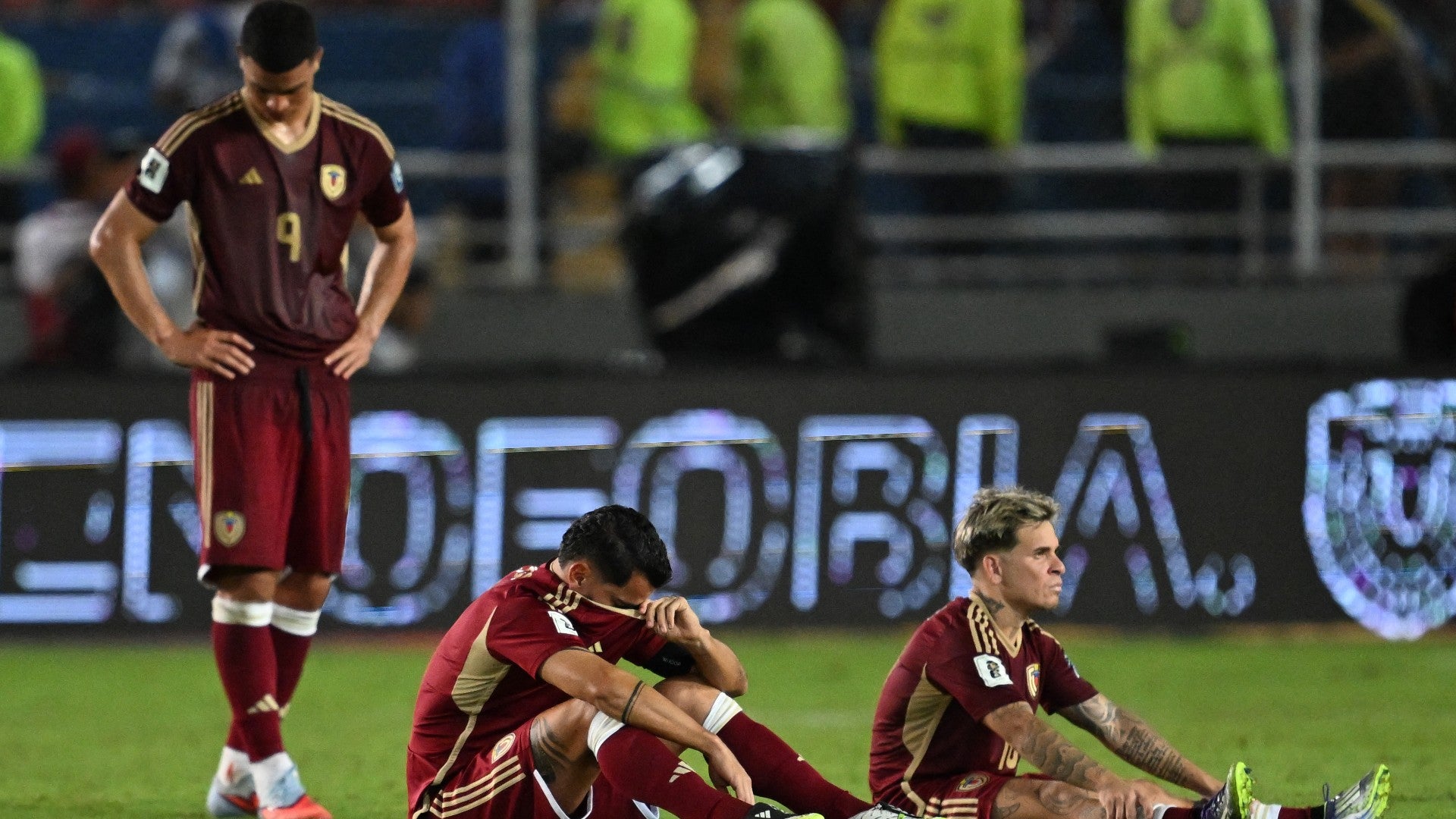 Jugadores venezolanos tras perder con Colombia en Maturín | Foto: AFP