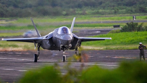 Un avión F-35-B de la Infantería de Marina de Estados Unidos aterriza en Puerto Rico - Foto AFP