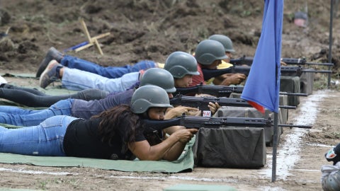Entrenamiento en armas para civiles en Venezuela - Foto: EFE