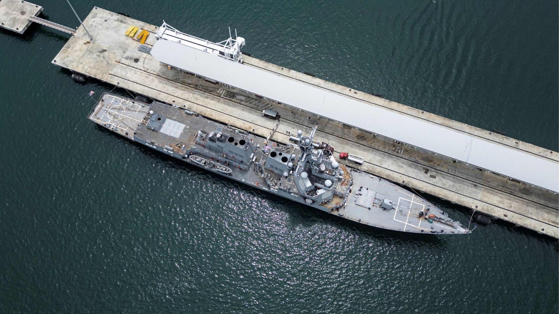 El buque de guerra USS Sampson (DDG 102) de la Armada de los Estados Unidos en la Terminal Internacional de Cruceros de Amador, en la Ciudad de Panamá en septiembre de 2025-Foto: AFP