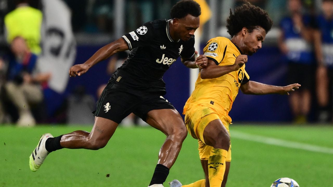 Jugadores de Juventus y Borussia Dortmund en el inicio de la fase de liga de la Champions - Foto: AFP