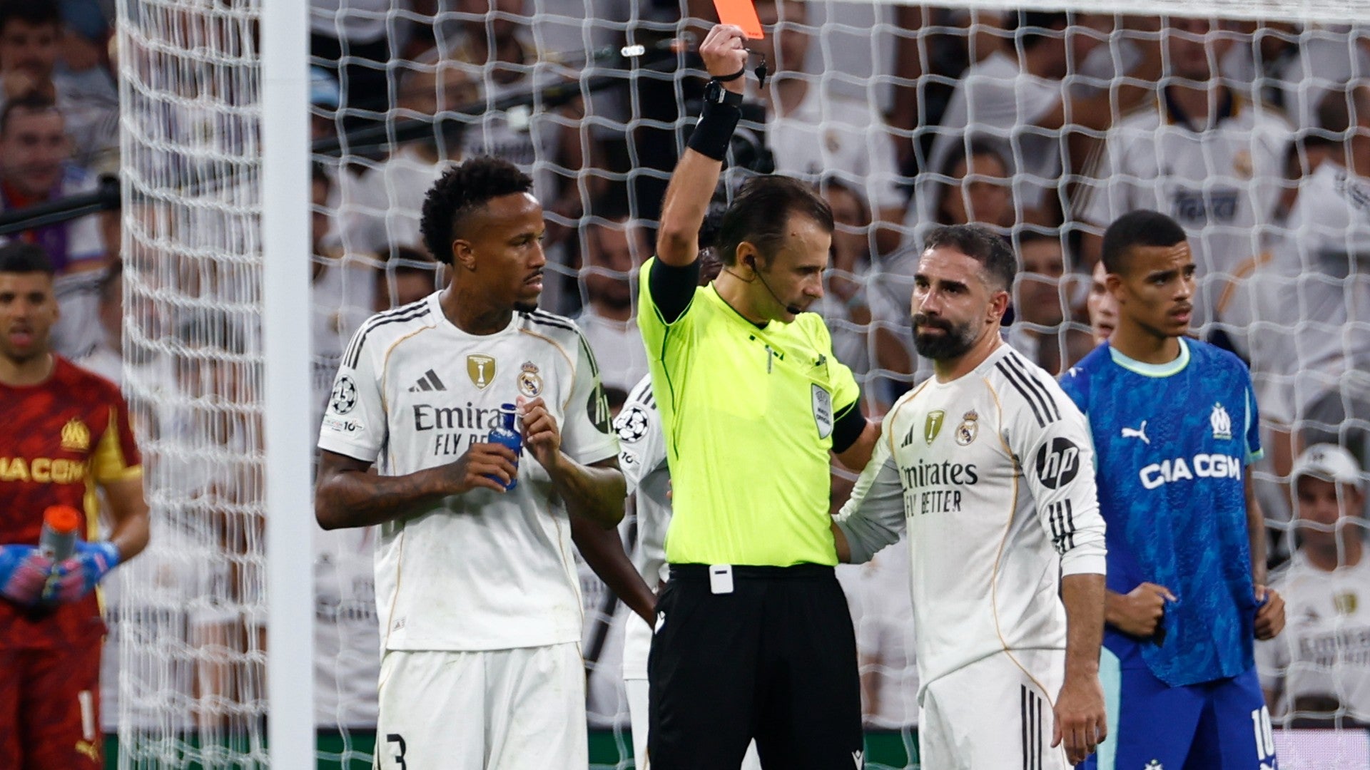 Dani Carvajal siendo expulsado | Foto: EFE