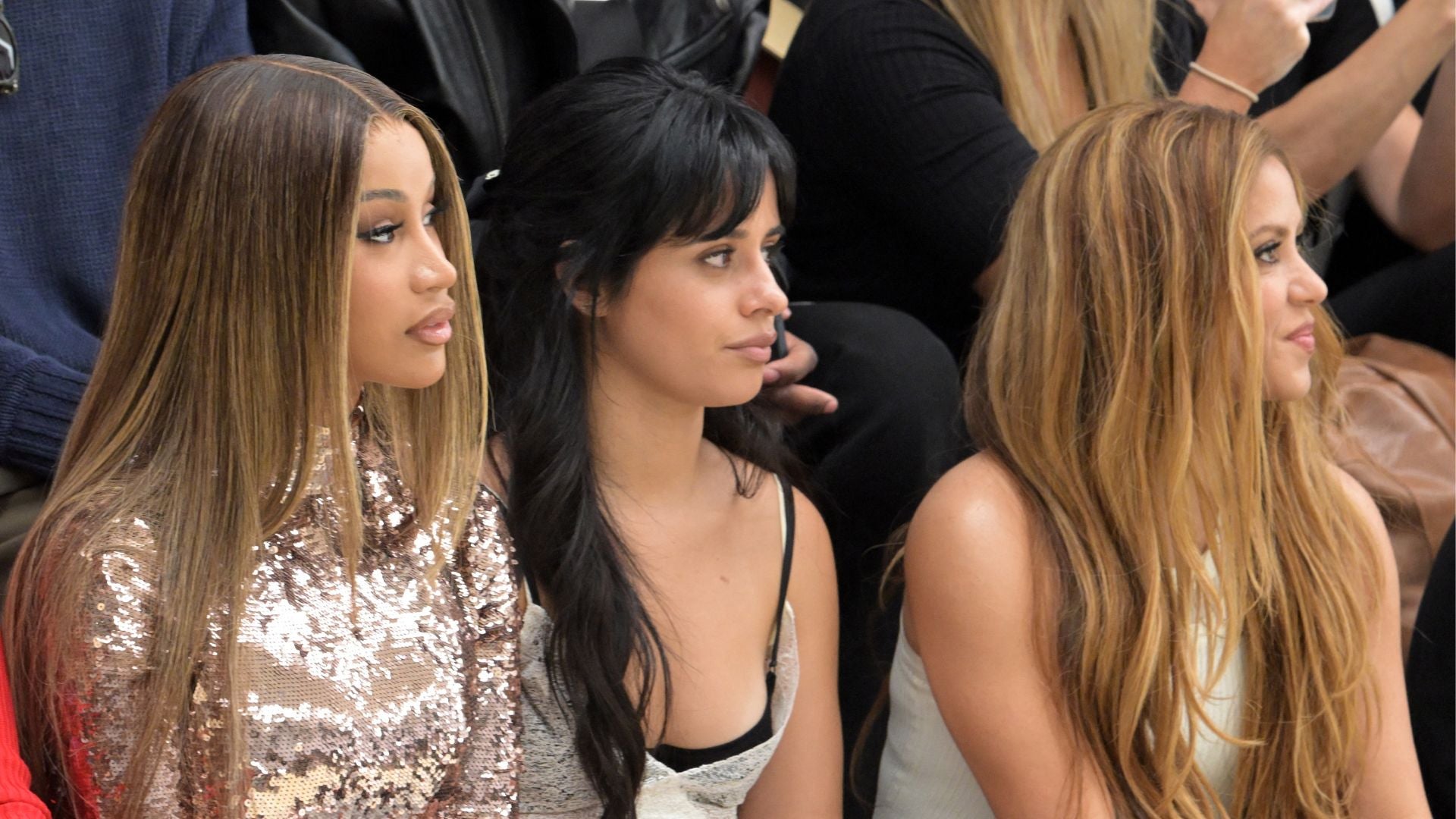 Cardi B, Camilla Cabello y Shakira en show de Fendi en 2023 - Foto AFP