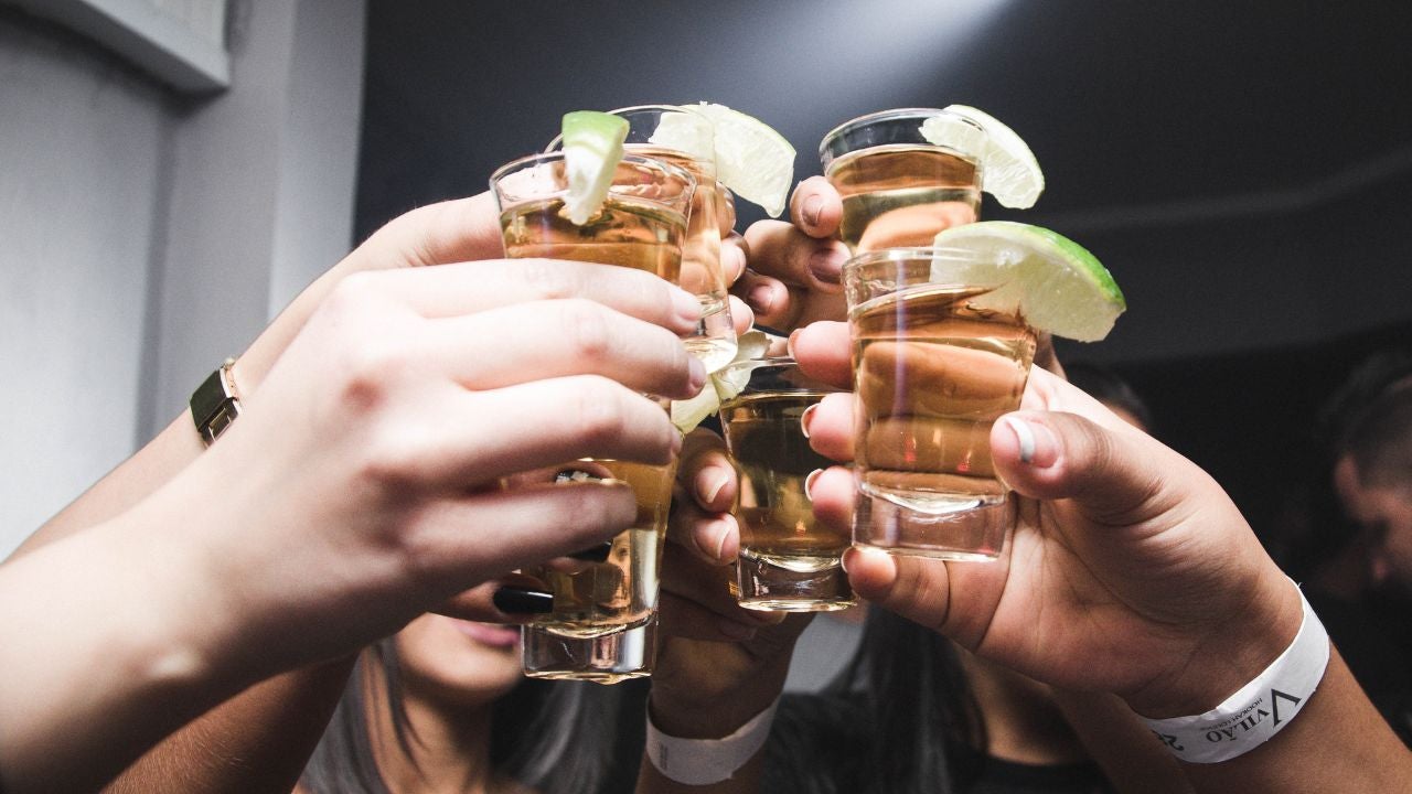 Consumo de Alcohol - Foto de referencia: Canva