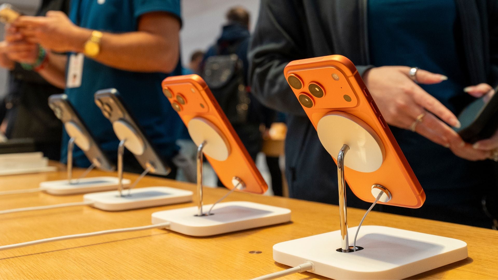 Nueva línea de iPhone exhibida en Nueva York - Foto EFE