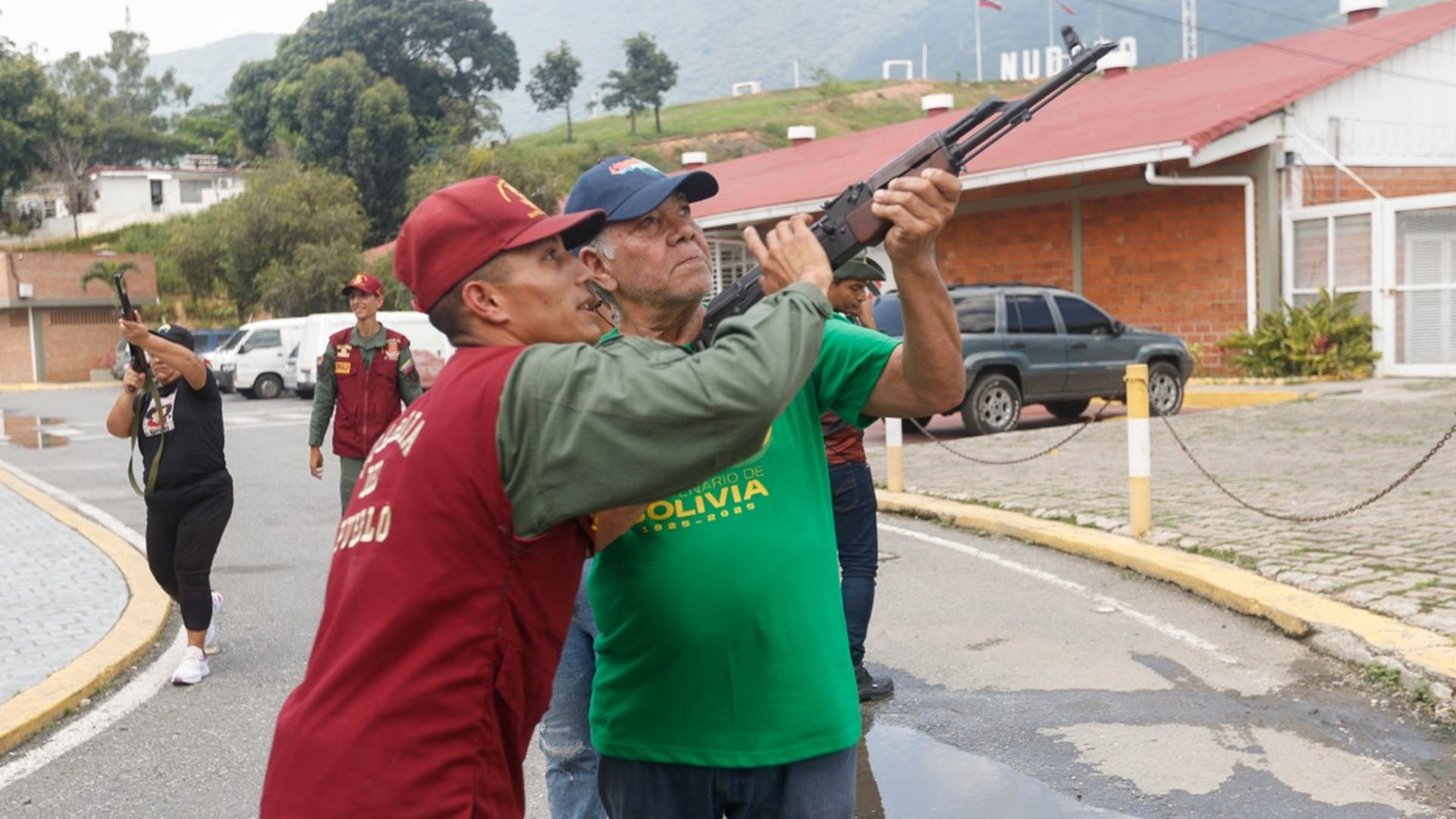 Civiles armados en Venezuela - AFP