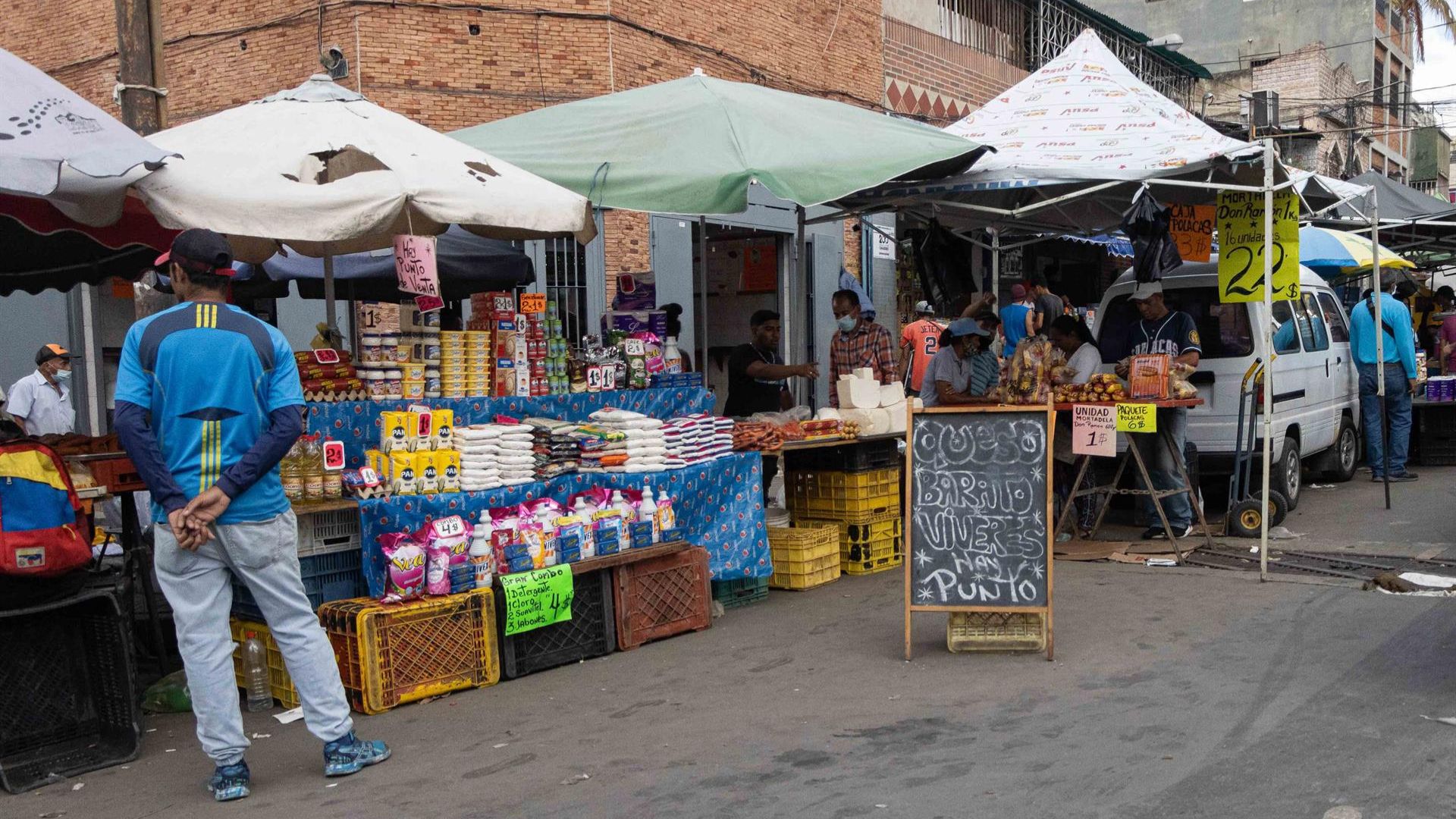 Comerciantes informales - Foto: EFE