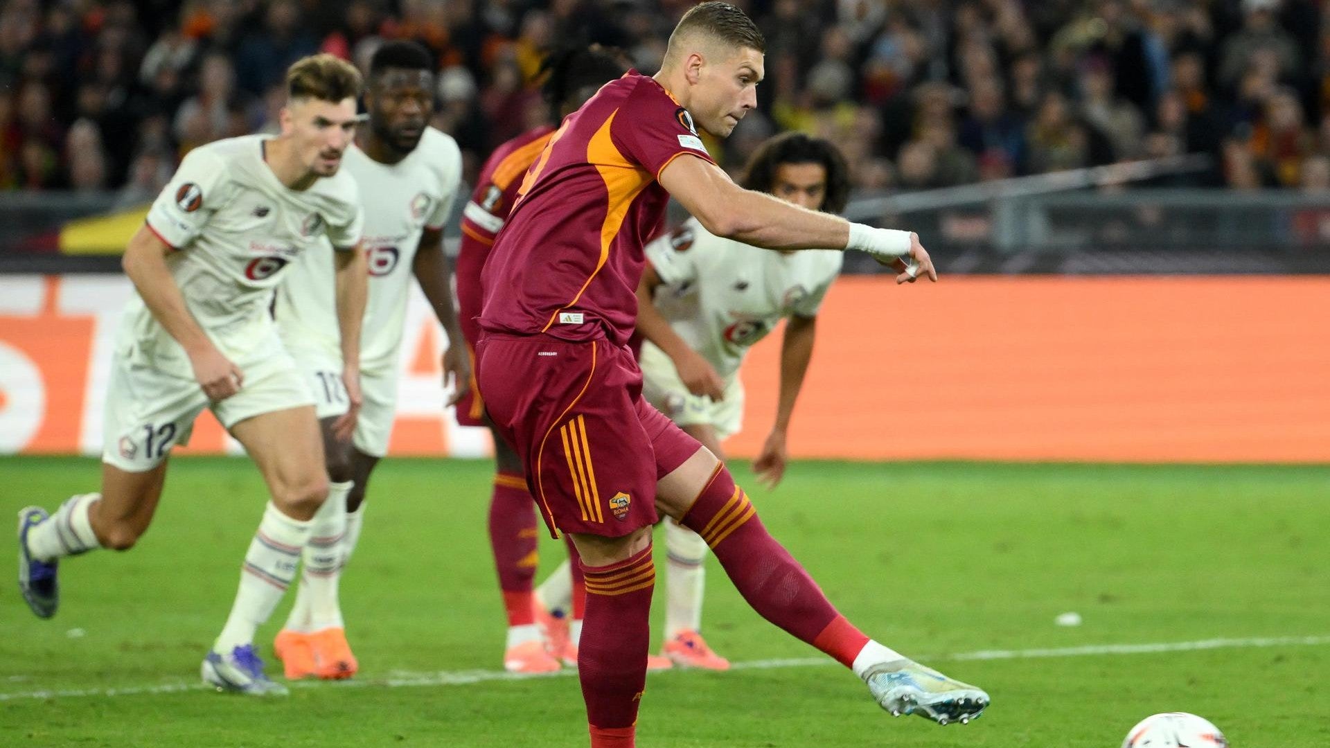 Roma ante el Lille en Europa League - Foto: EFE