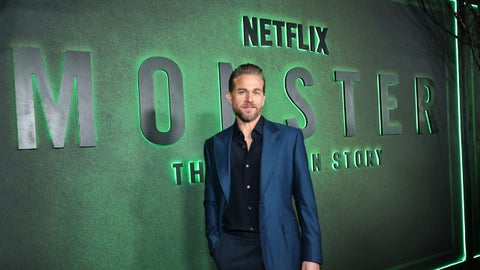 Charlie Hunnam en la alfombra de ‘Monstruo: la historia de Ed Gein’-Foto: AFP