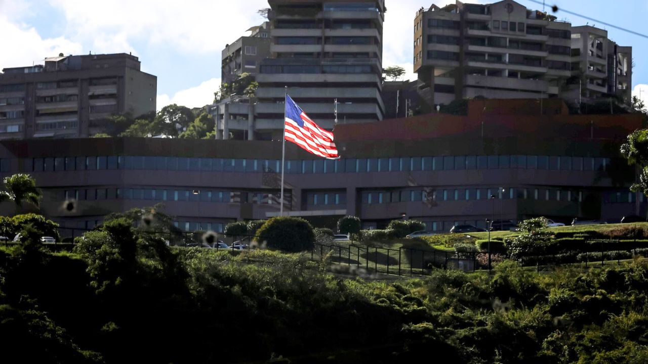 Vista externa de la sede de la Embajada de Estados Unidos en Caracas - Foto EFE