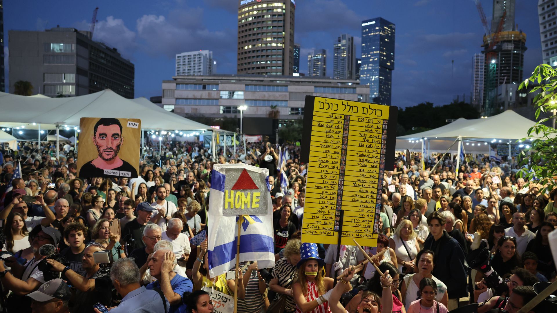 Incertidumbre y esperanza entre familias en Tel Aviv por la liberación de los rehenes israelíes en manos de Hamás - Foto EFE