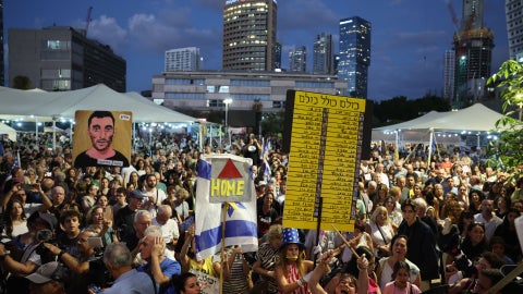Incertidumbre y esperanza entre familias en Tel Aviv por la liberación de los rehenes israelíes en manos de Hamás - Foto EFE
