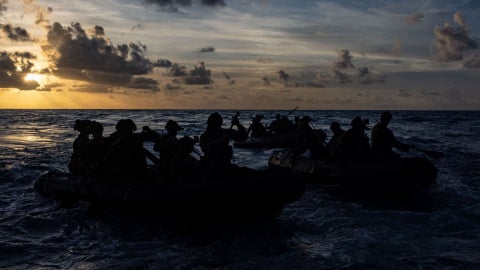 Comando Sur de Estados Unidos publica imágenes de "operaciones en embarcaciones de baja visibilidad en el Mar Caribe"