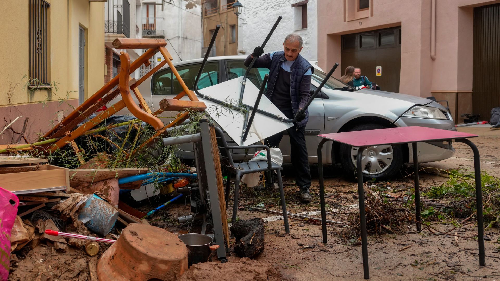 Alerta roja por lluvias torrenciales en la región española de Valencia - Foto EFE