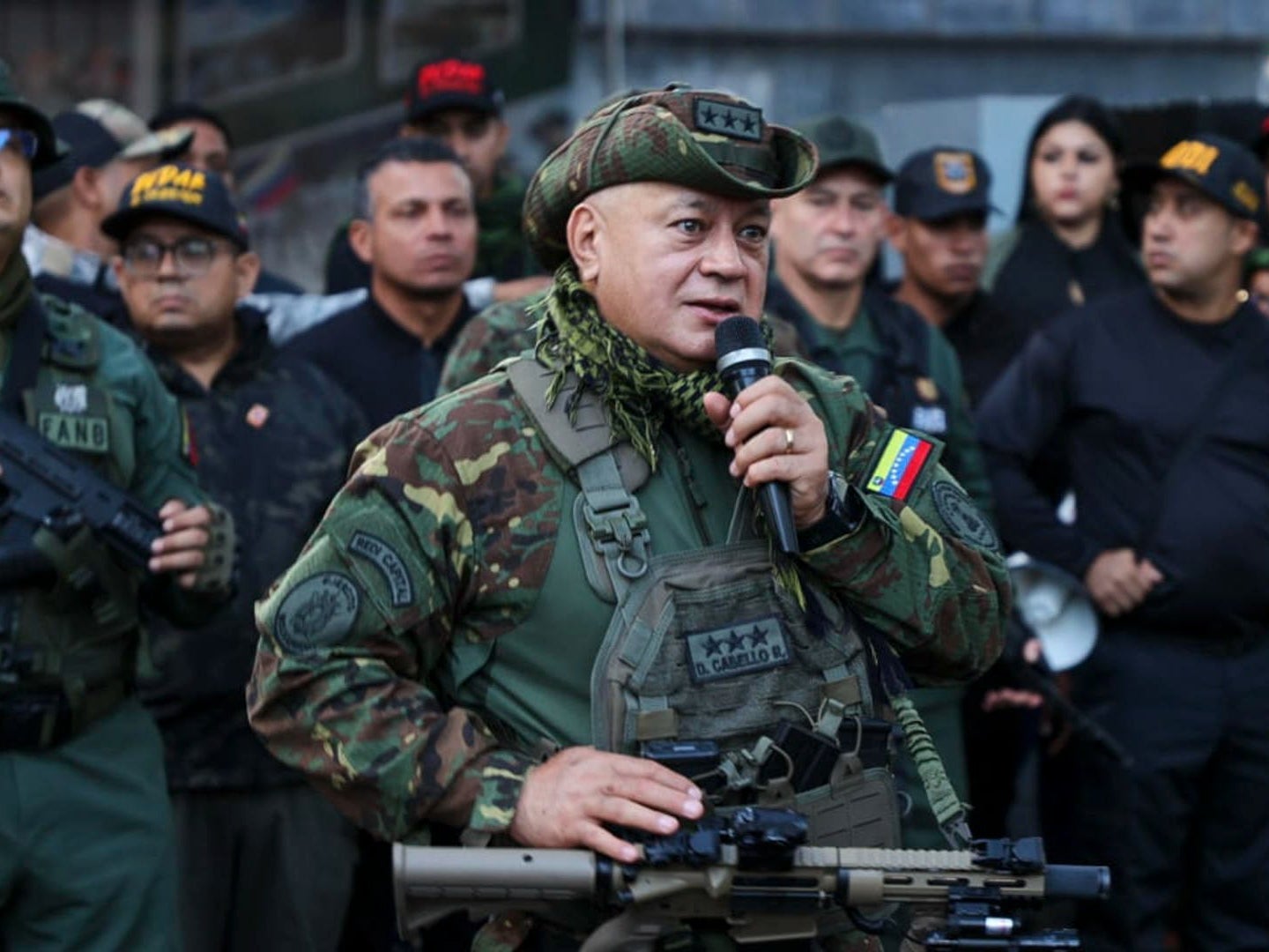 Diosdado Cabello asegura que "las armas están en manos del pueblo" ante el  despliegue militar estadounidense en aguas del Caribe cercanas a Venezuela  | NTN24.COM